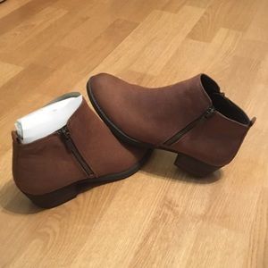 Carlos Santana Tan Booties 7M